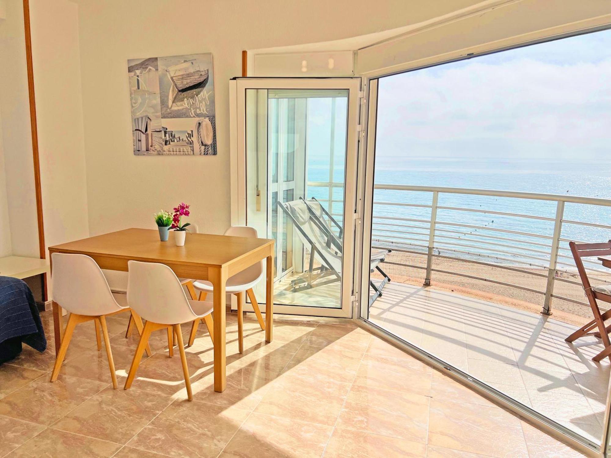דירות אל קאמפיו Atico Frente Al Mar 2 Terrazas Barbacoa Y Parking Sujeto A Disponibilidad מראה חיצוני תמונה