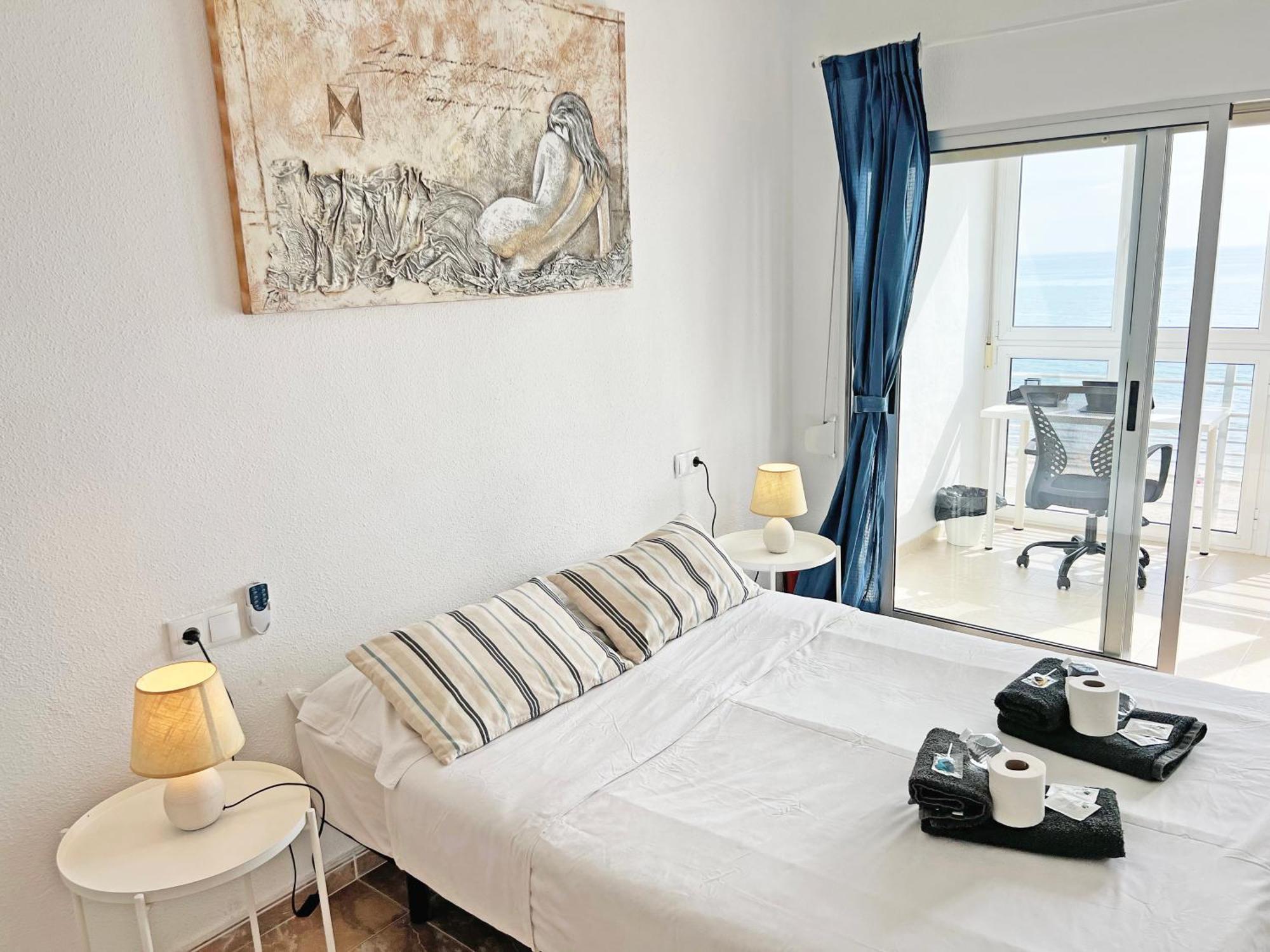 דירות אל קאמפיו Atico Frente Al Mar 2 Terrazas Barbacoa Y Parking Sujeto A Disponibilidad מראה חיצוני תמונה